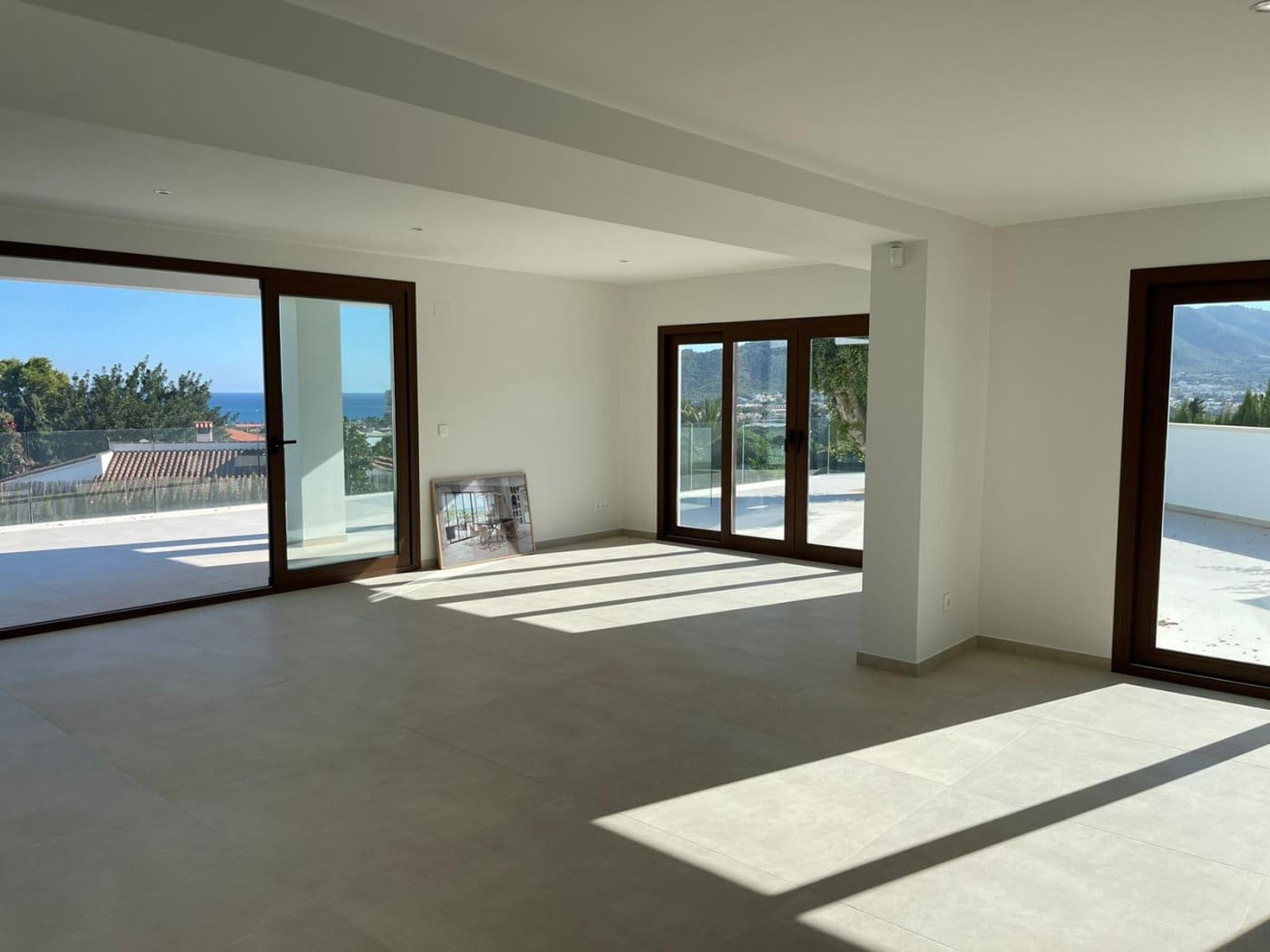 4 bedroom Villa for sale in Altea with pool garage - € 2,250,000 (Ref: 6444146)