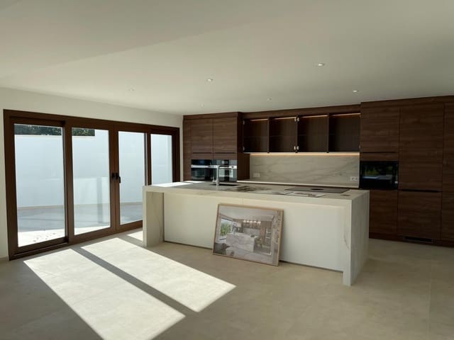 4 makuuhuone Huvila myytävänä paikassa Altea mukana uima-altaan 
autotalli - 2 250 000 € (Ref: 6444146)