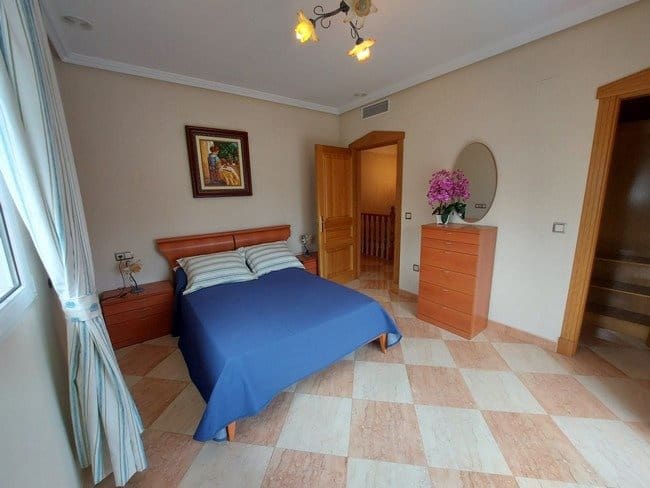 5 sypialnia Willa na sprzedaż w La Veleta z basenem - 959 000 € (Ref: 6742539)