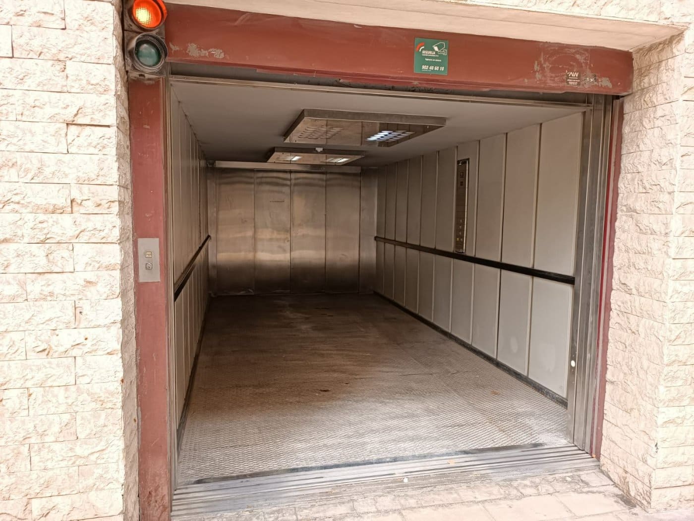 Garage til salg i Alicante by - € 33.500 (Ref: 7110832)