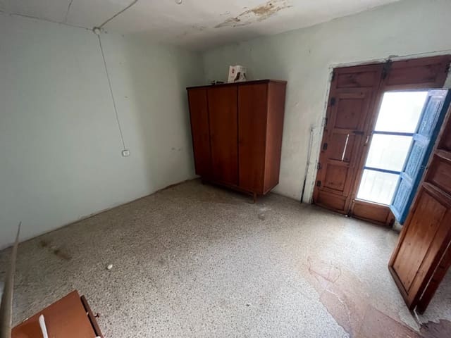 6 bedroom Townhouse for sale in Sella - € 149,000 (Ref: 7257805)