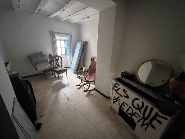 6 bedroom Townhouse for sale in Sella - € 149,000 (Ref: 7257805)