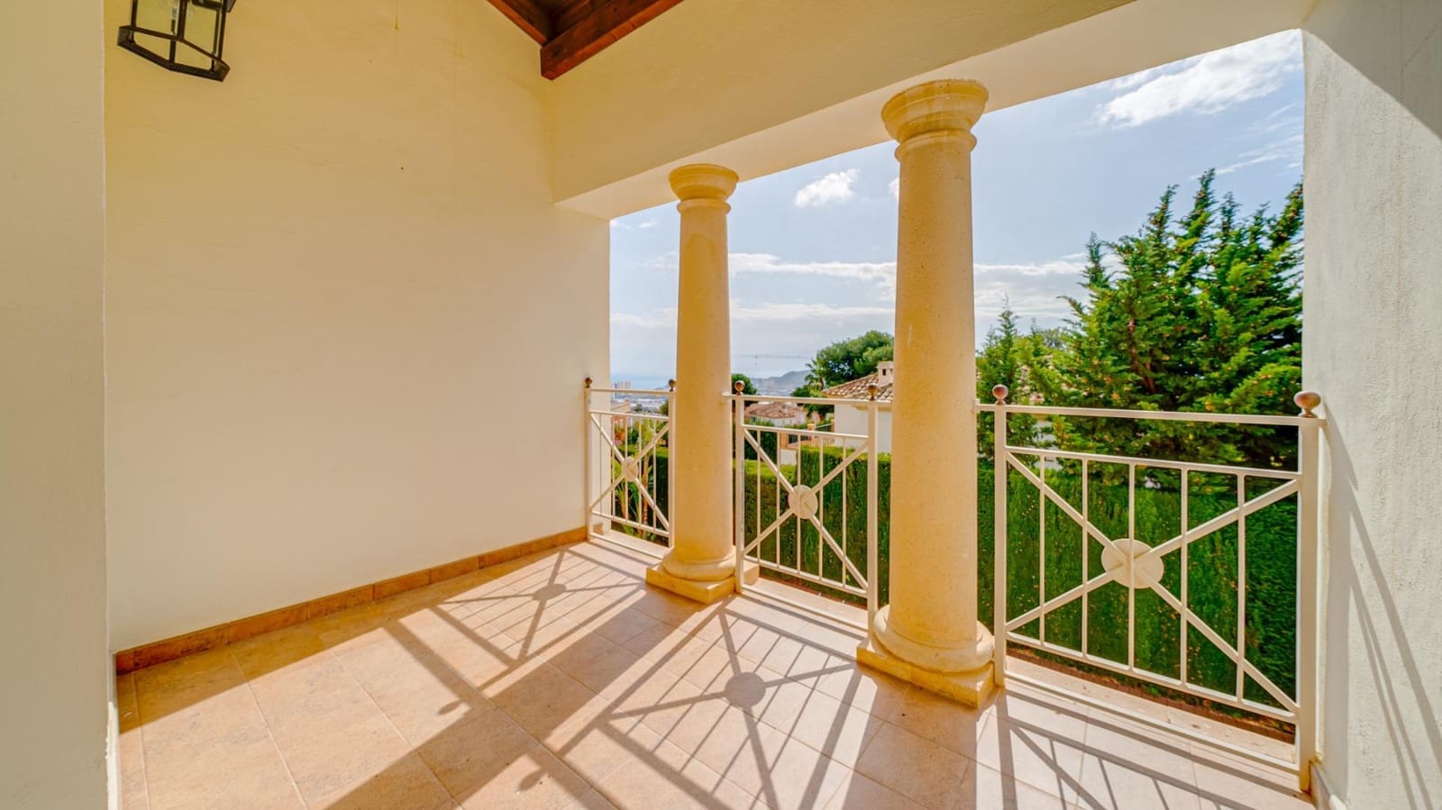 4 quarto Moradia para venda em Finestrat com piscina garagem - 950 000 € (Ref: 7407477)