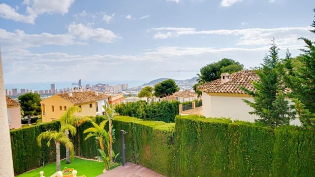 4 quarto Moradia para venda em Finestrat com piscina garagem - 950 000 € (Ref: 7407477)