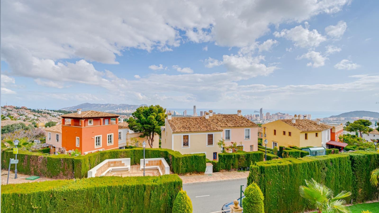 4 quarto Moradia para venda em Finestrat com piscina garagem - 950 000 € (Ref: 7407477)