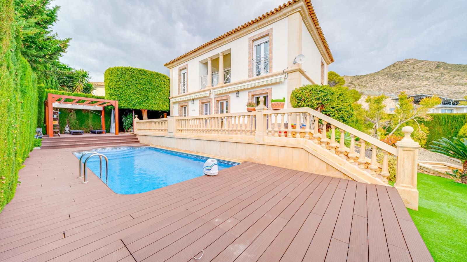 4 quarto Moradia para venda em Finestrat com piscina garagem - 950 000 € (Ref: 7407477)