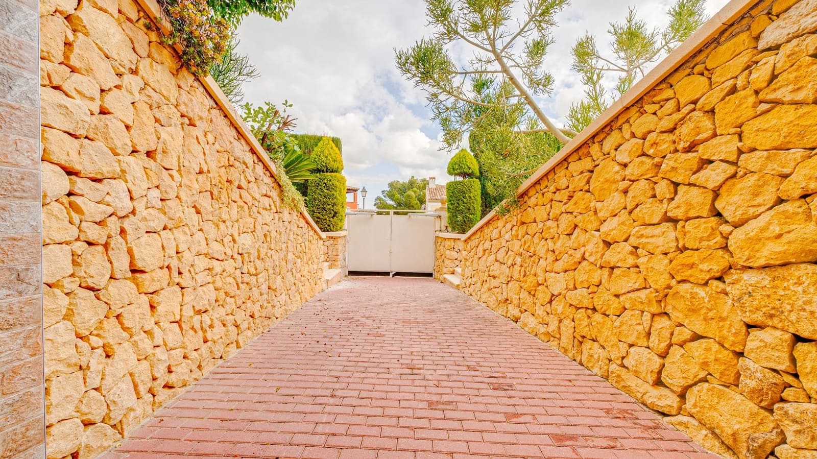 4 quarto Moradia para venda em Finestrat com piscina garagem - 950 000 € (Ref: 7407477)