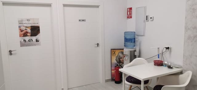 Erhverv til salg i La Zenia, Orihuela - € 199.000 (Ref: 7425219)