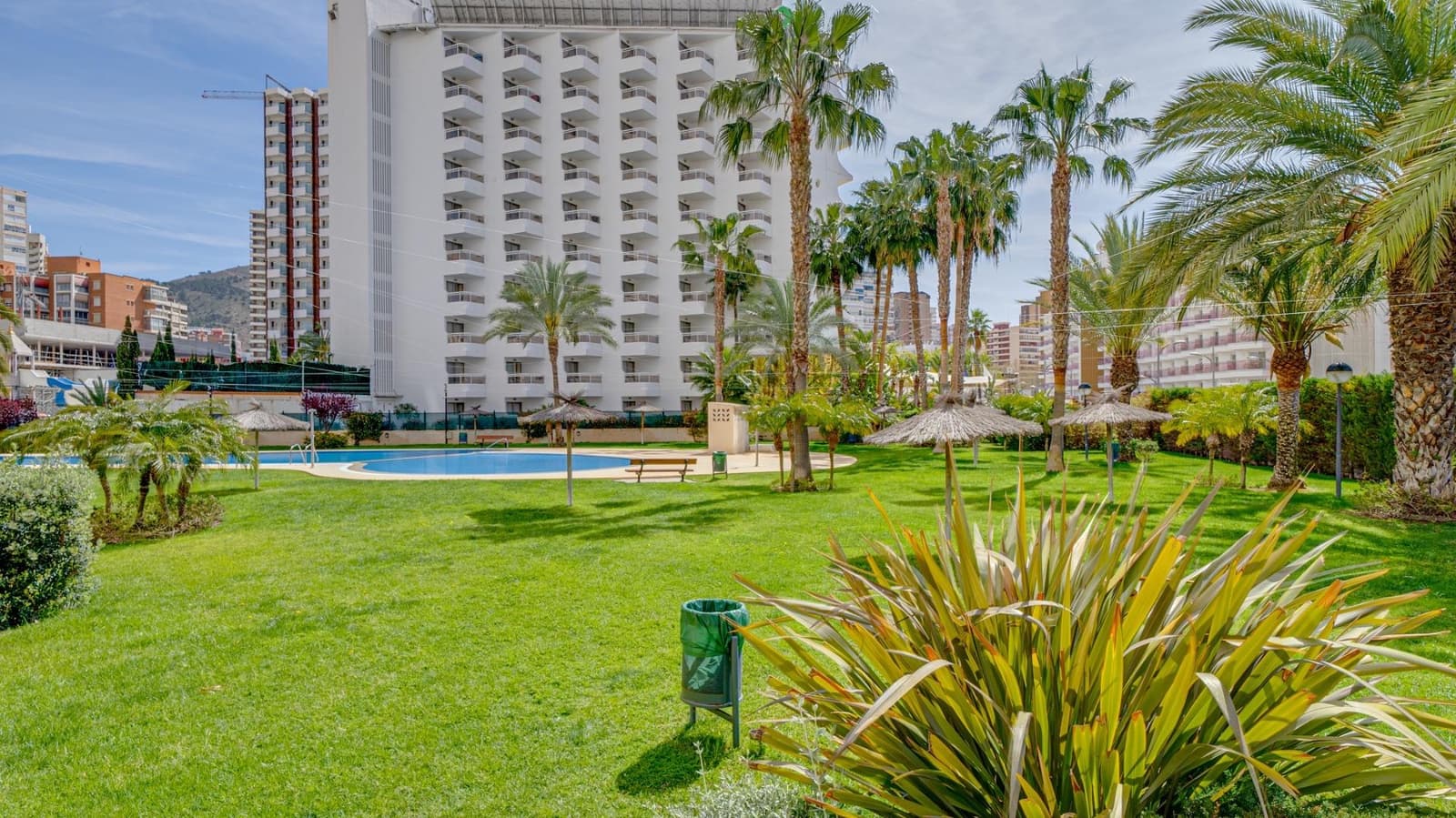 1 soveværelse Lejlighed til salg i Benidorm med swimmingpool - € 315.000 (Ref: 7446587)