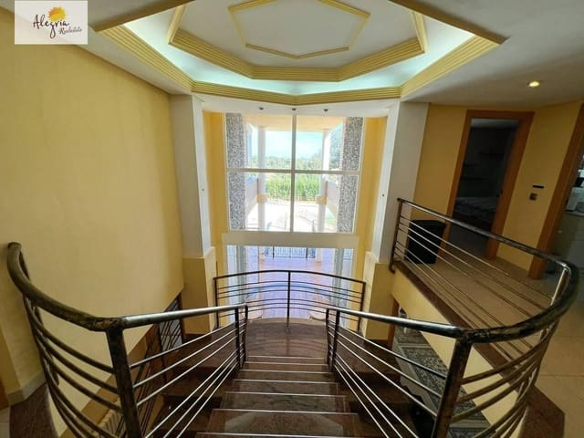 4 bedroom Villa for sale in Manises with pool garage - € 750,000 (Ref: 7515880)