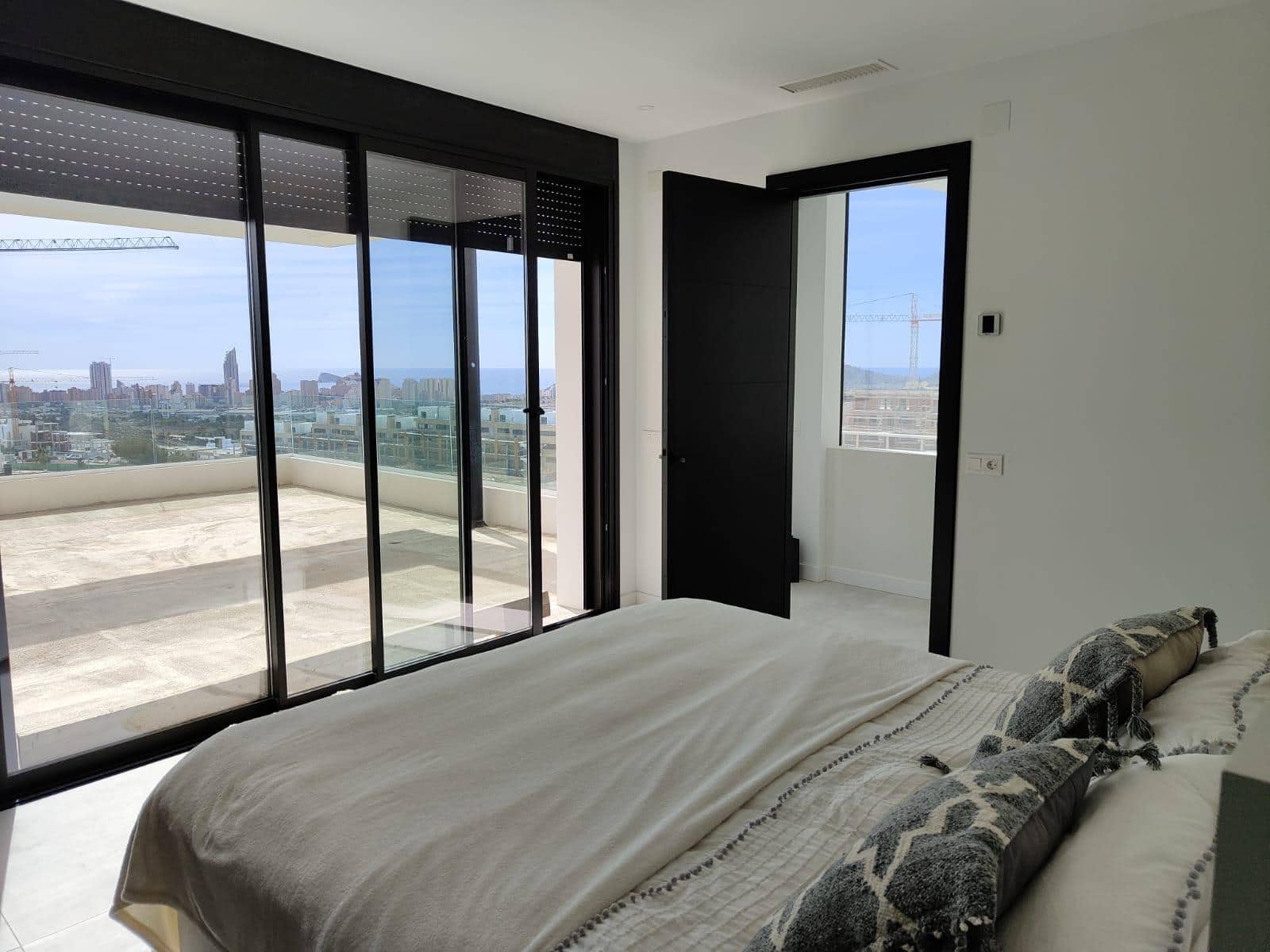 4 makuuhuone Huvila myytävänä paikassa Finestrat mukana uima-altaan 
autotalli - 1 690 000 € (Ref: 7533605)