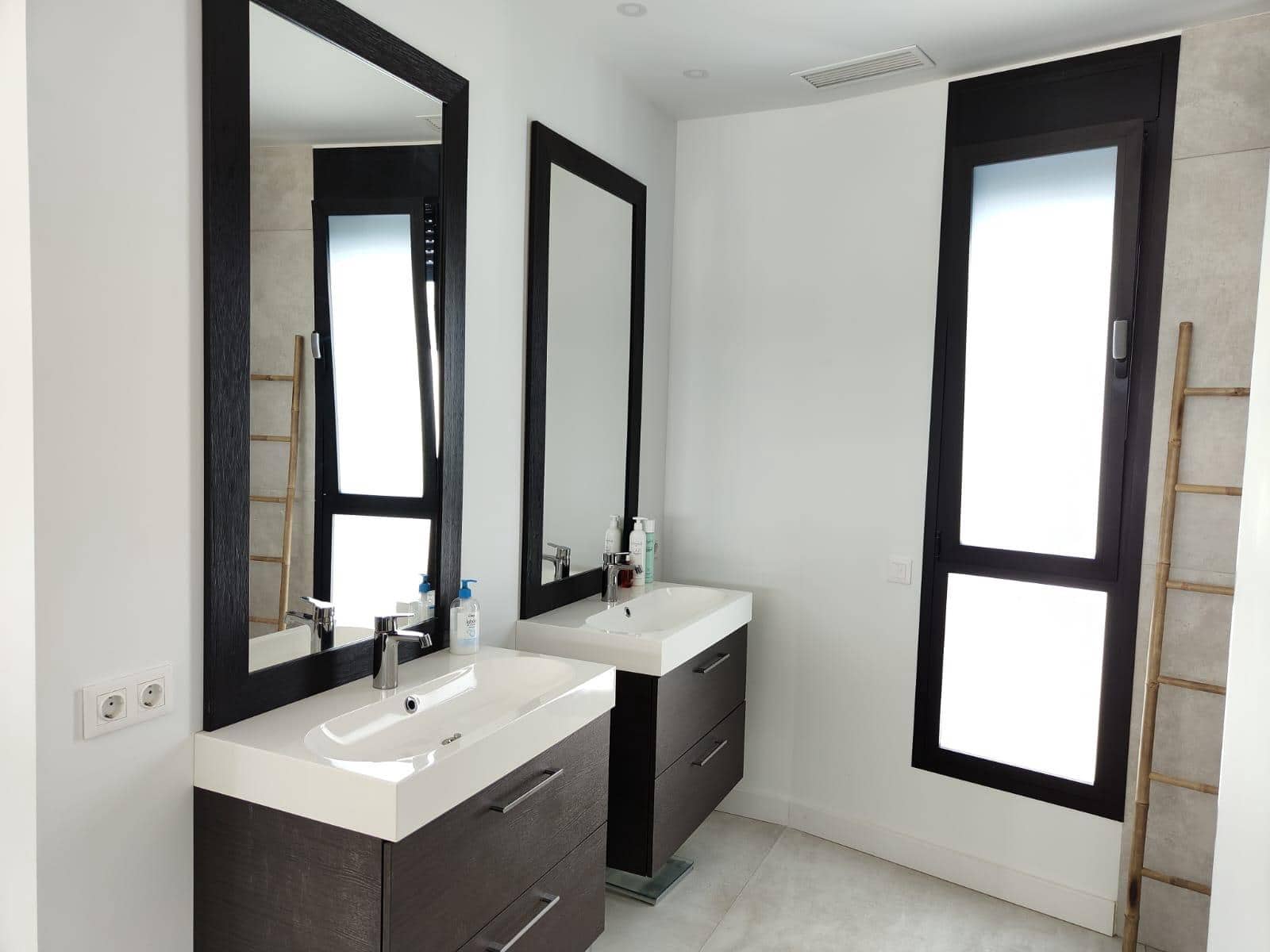 4 makuuhuone Huvila myytävänä paikassa Finestrat mukana uima-altaan 
autotalli - 1 690 000 € (Ref: 7533605)