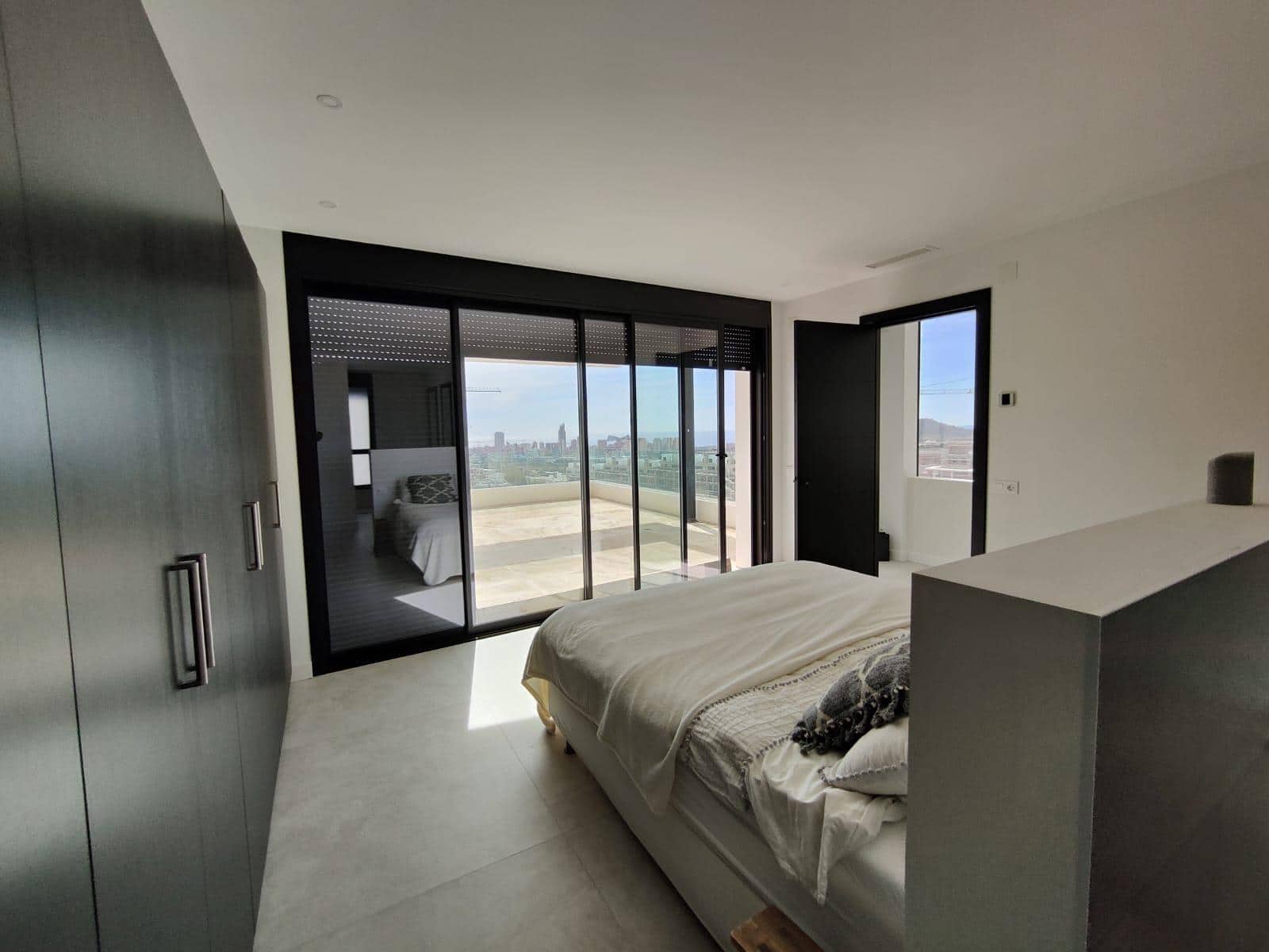 4 makuuhuone Huvila myytävänä paikassa Finestrat mukana uima-altaan 
autotalli - 1 690 000 € (Ref: 7533605)