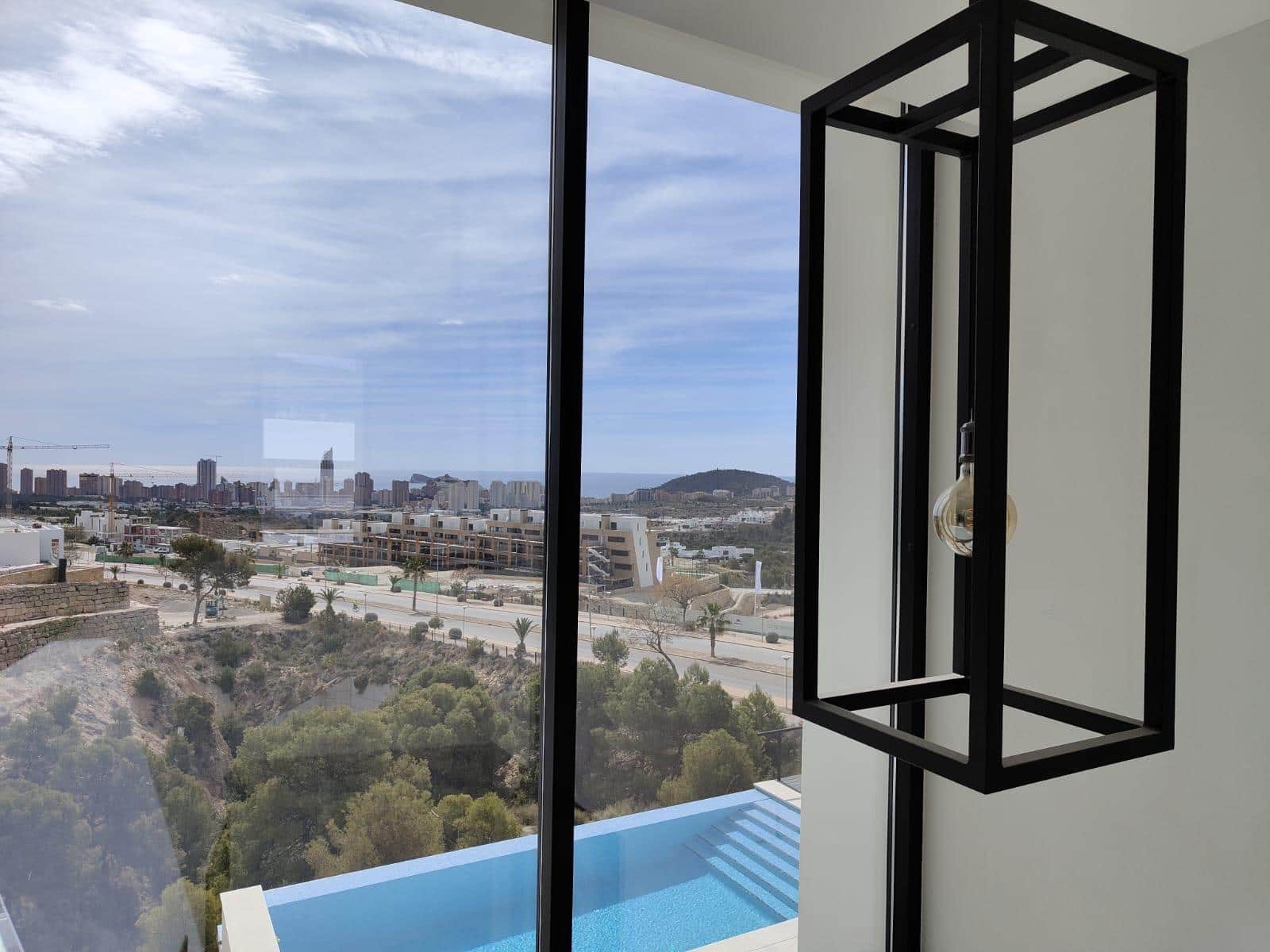 4 makuuhuone Huvila myytävänä paikassa Finestrat mukana uima-altaan 
autotalli - 1 690 000 € (Ref: 7533605)