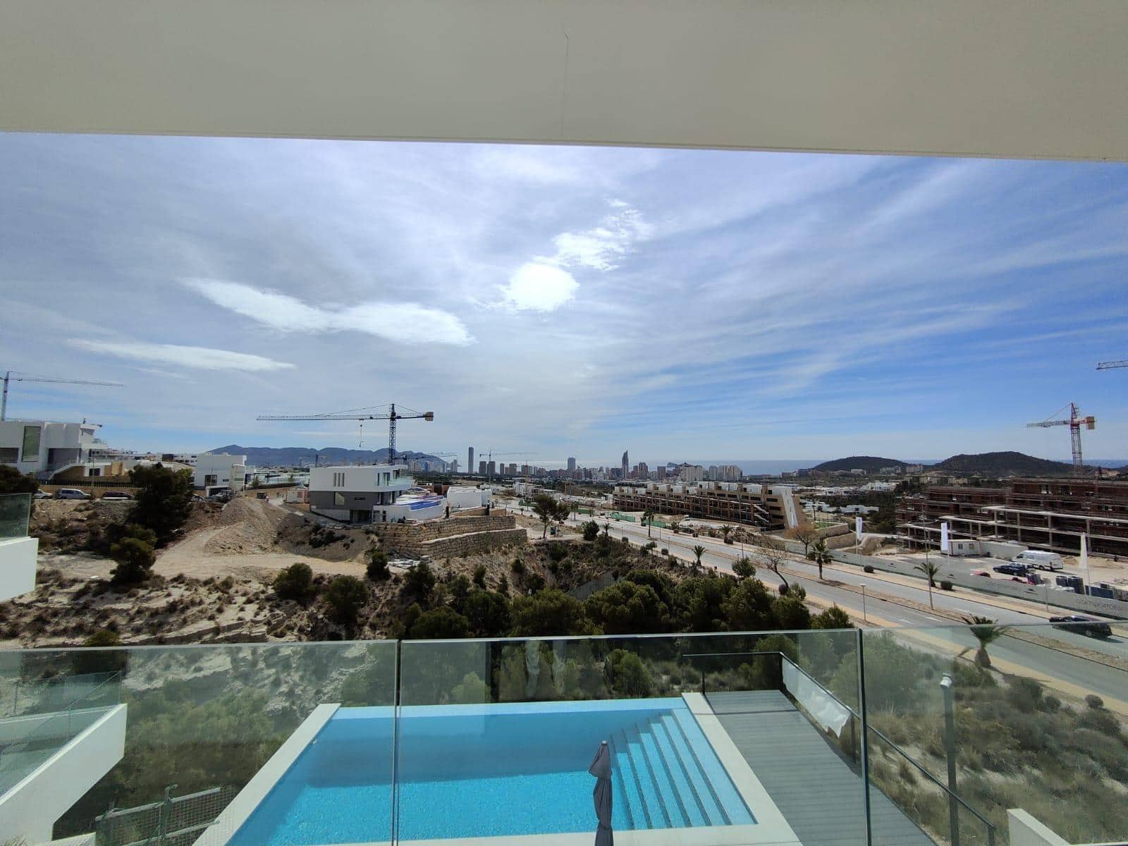 4 makuuhuone Huvila myytävänä paikassa Finestrat mukana uima-altaan 
autotalli - 1 690 000 € (Ref: 7533605)