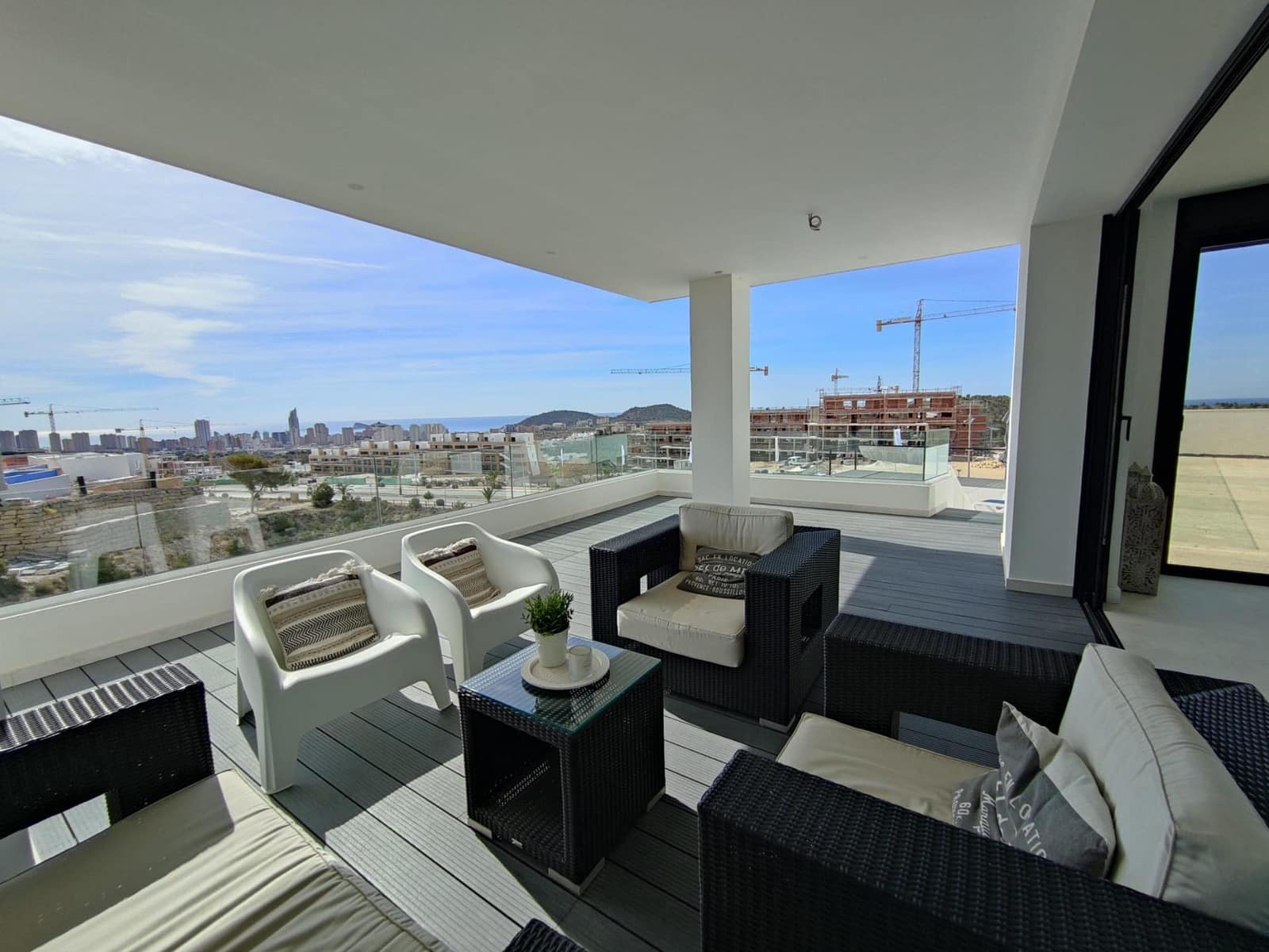 4 makuuhuone Huvila myytävänä paikassa Finestrat mukana uima-altaan 
autotalli - 1 690 000 € (Ref: 7533605)