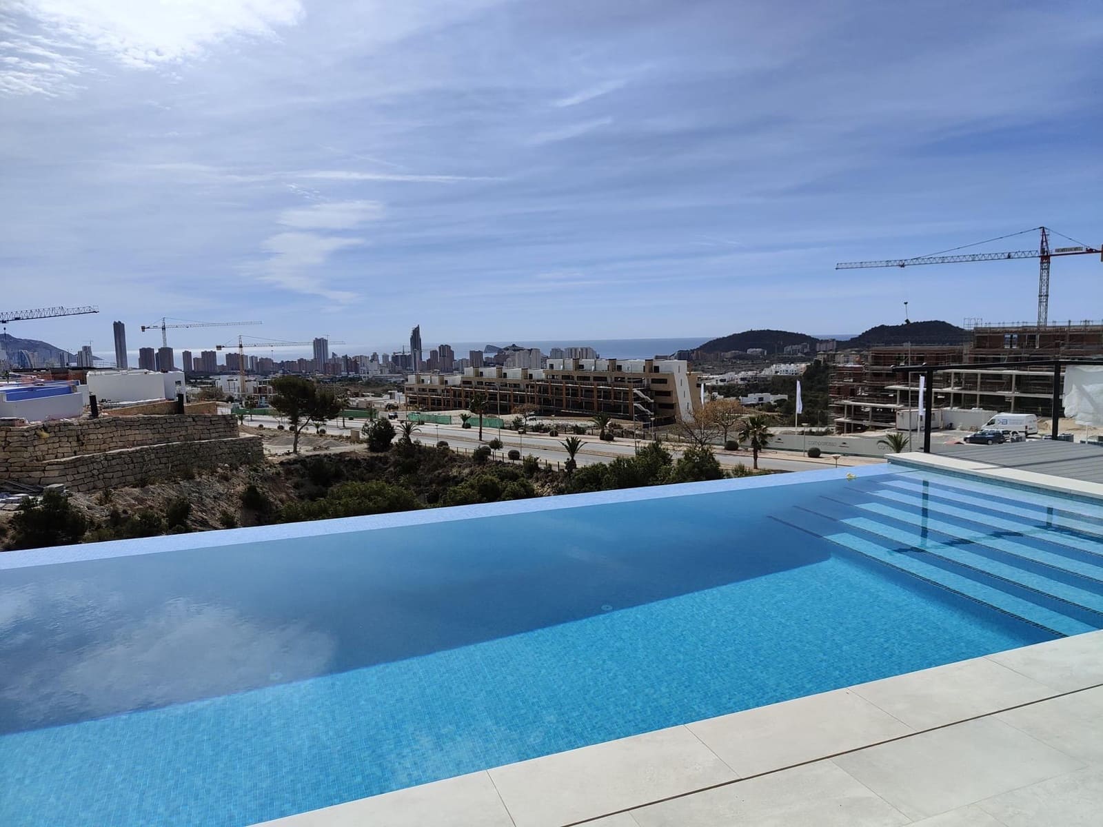 4 makuuhuone Huvila myytävänä paikassa Finestrat mukana uima-altaan 
autotalli - 1 690 000 € (Ref: 7533605)