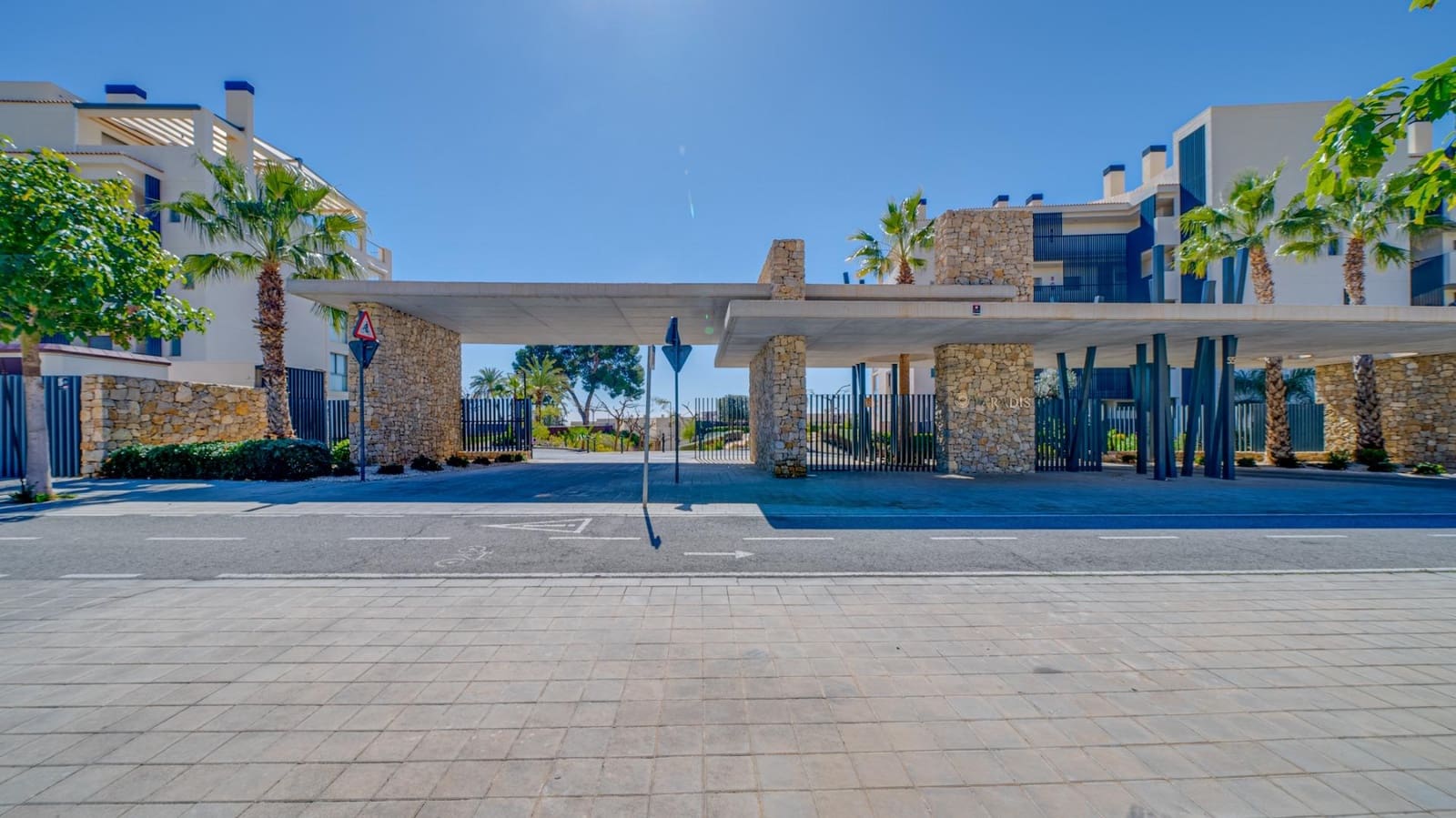 3 sypialnia Willa na sprzedaż w La Villajoyosa / Vila Joiosa z basenem garażem - 900 000 € (Ref: 7563597)