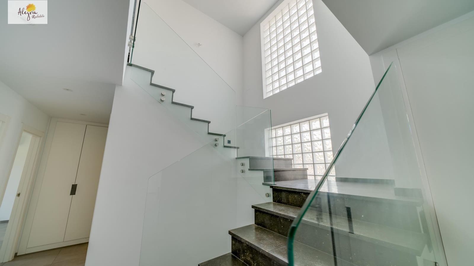 Chalet de 6 habitaciones en Calpe / Calp en venta con piscina garaje - 945.000 € (Ref: 7570341)