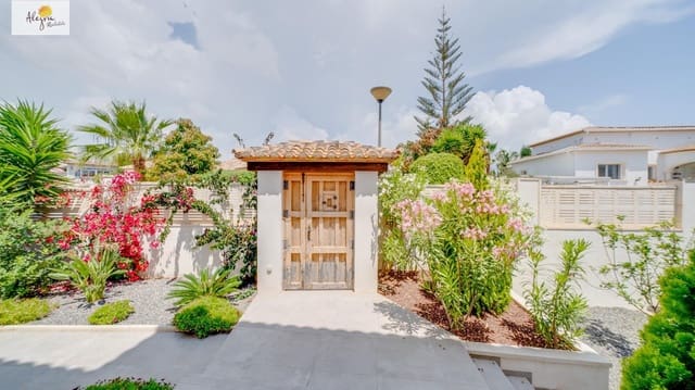 Chalet de 6 habitaciones en Calpe / Calp en venta con piscina garaje - 945.000 € (Ref: 7570341)