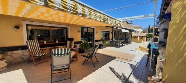 Chalet de 3 habitaciones en Alfaz del Pi / L'Alfàs del Pi en venta con piscina garaje - 450.000 € (Ref: 7574614)