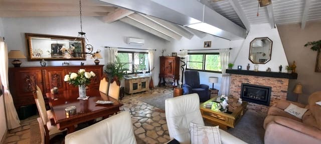 Chalet de 3 habitaciones en Alfaz del Pi / L'Alfàs del Pi en venta con piscina garaje - 450.000 € (Ref: 7574614)