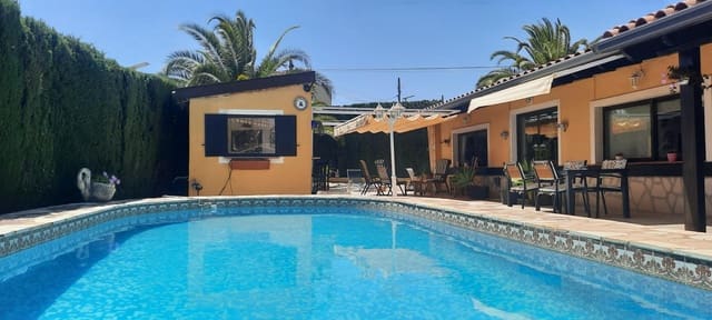 Chalet de 3 habitaciones en Alfaz del Pi / L'Alfàs del Pi en venta con piscina garaje - 450.000 € (Ref: 7574614)