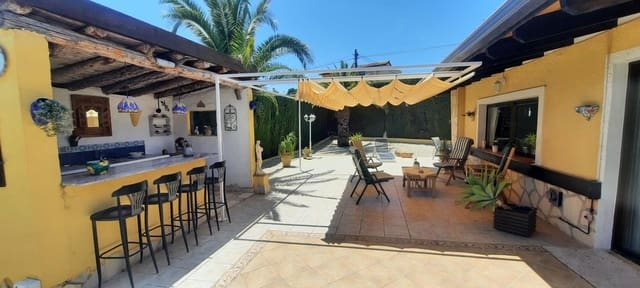 Chalet de 3 habitaciones en Alfaz del Pi / L'Alfàs del Pi en venta con piscina garaje - 450.000 € (Ref: 7574614)