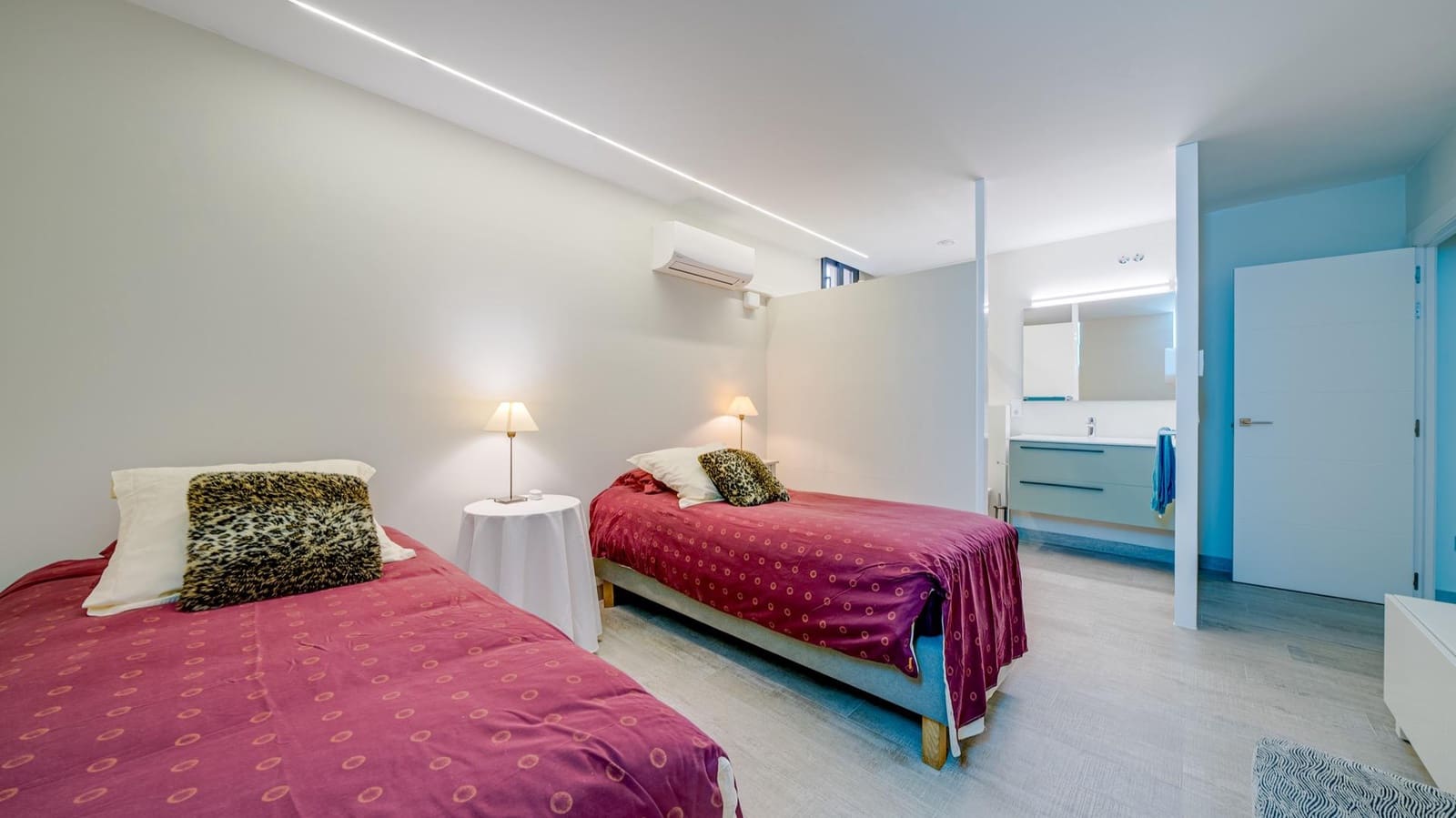 5 bedroom Villa for sale in Finestrat with pool garage - € 895,000 (Ref: 7670876)