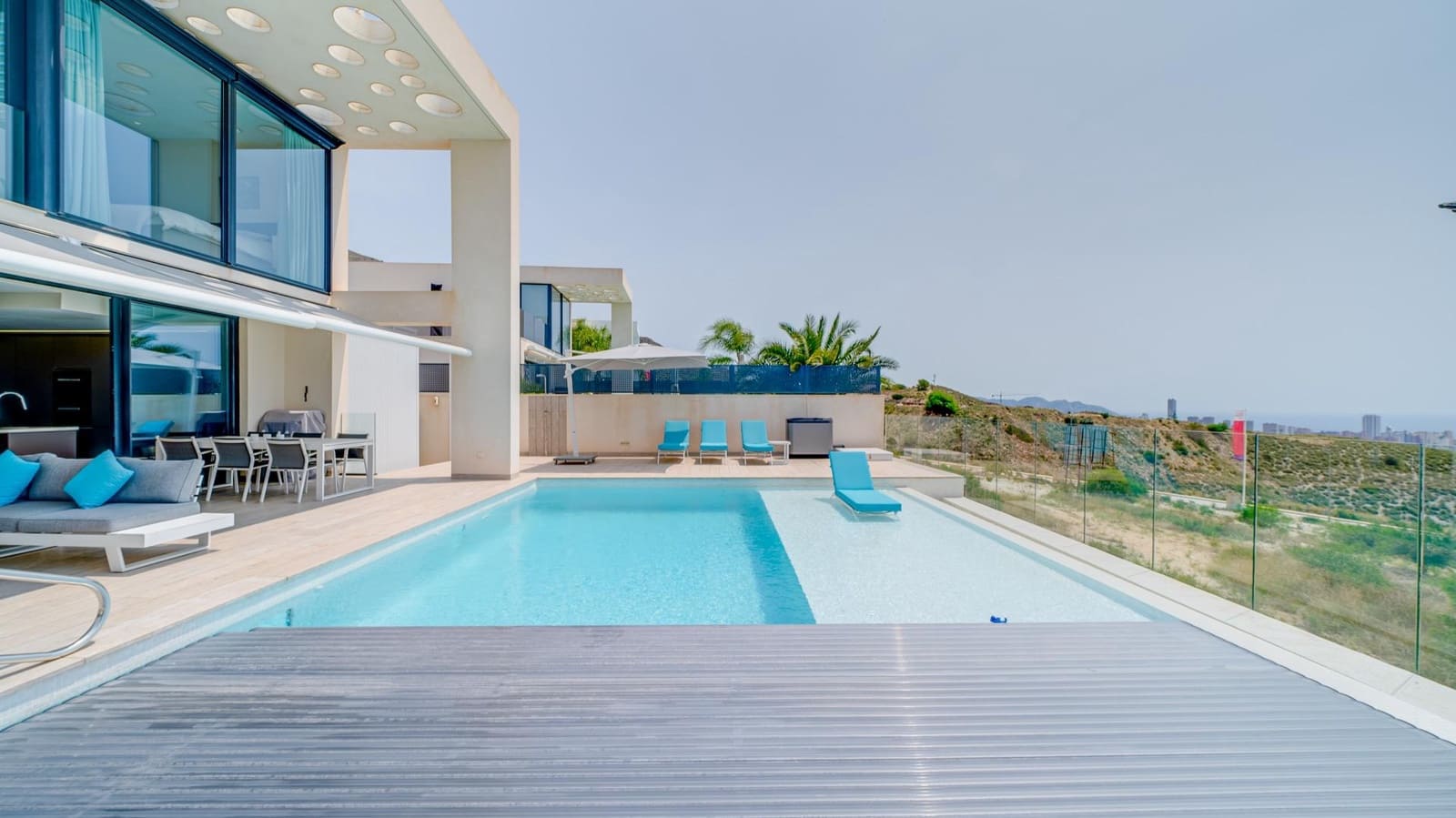 5 bedroom Villa for sale in Finestrat with pool garage - € 895,000 (Ref: 7670876)