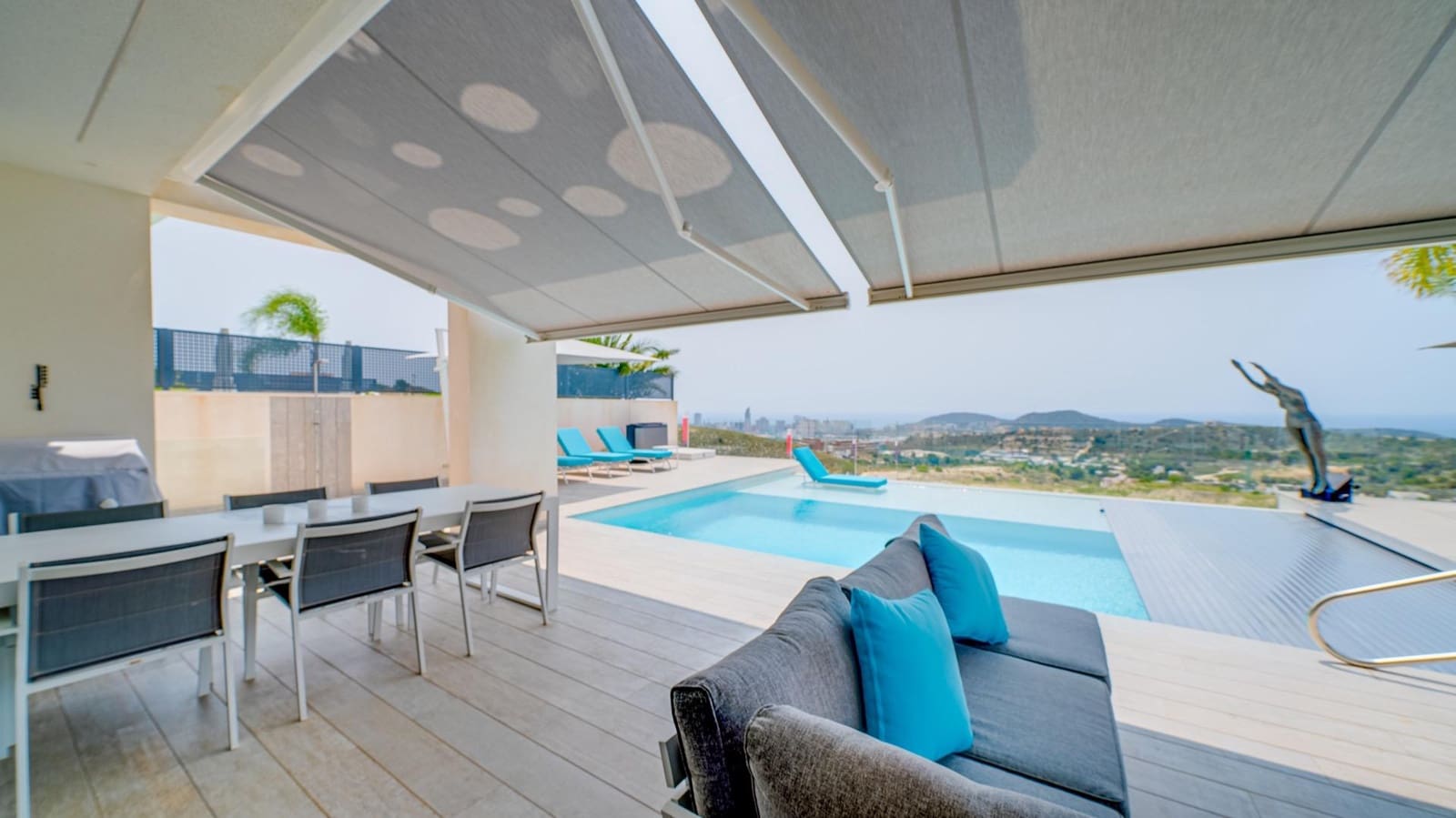 5 bedroom Villa for sale in Finestrat with pool garage - € 895,000 (Ref: 7670876)