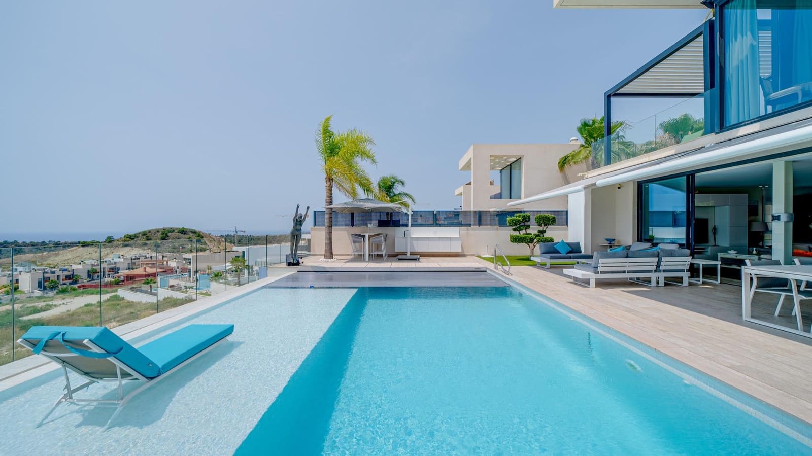 5 bedroom Villa for sale in Finestrat with pool garage - € 895,000 (Ref: 7670876)