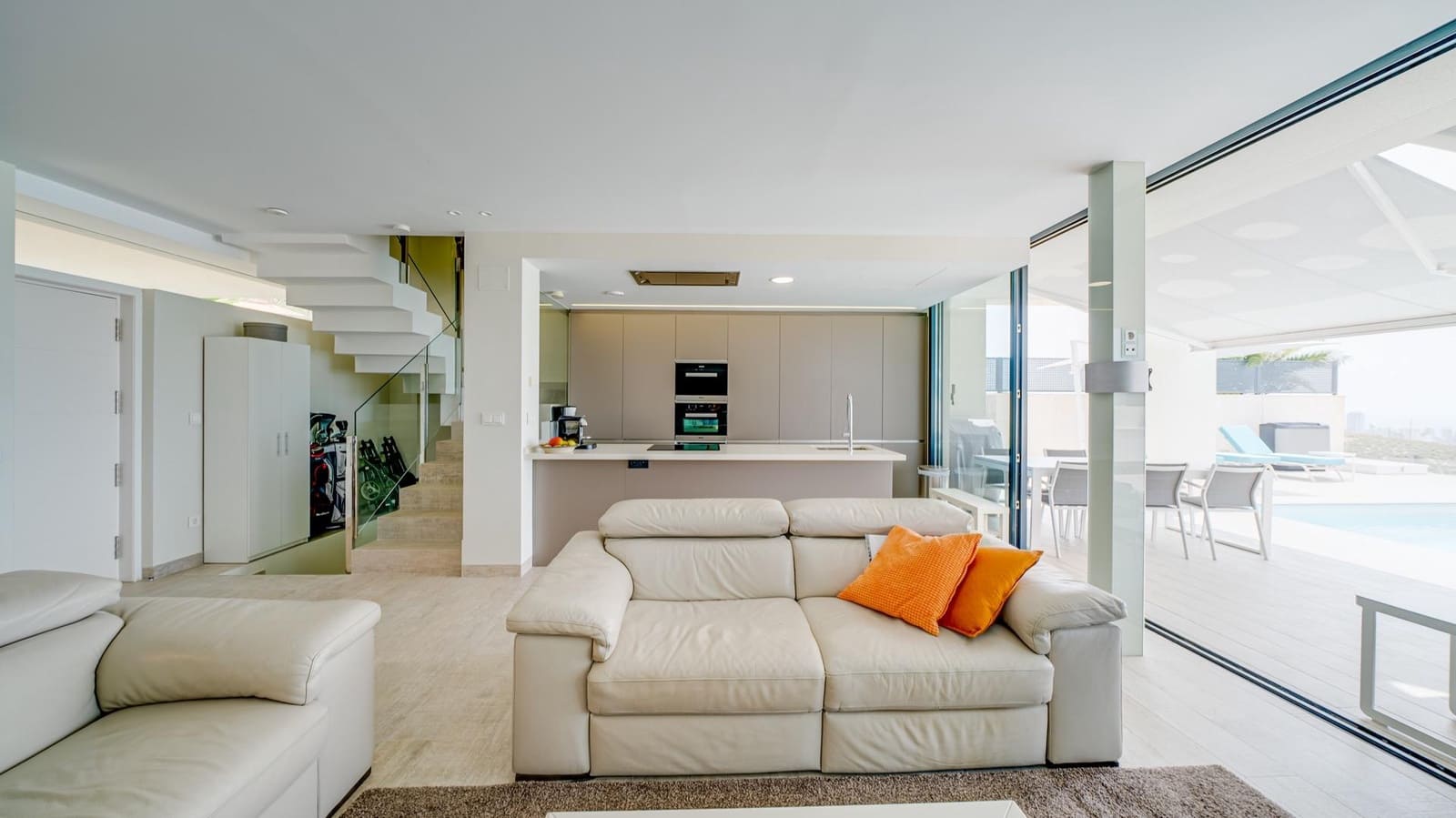 5 bedroom Villa for sale in Finestrat with pool garage - € 895,000 (Ref: 7670876)