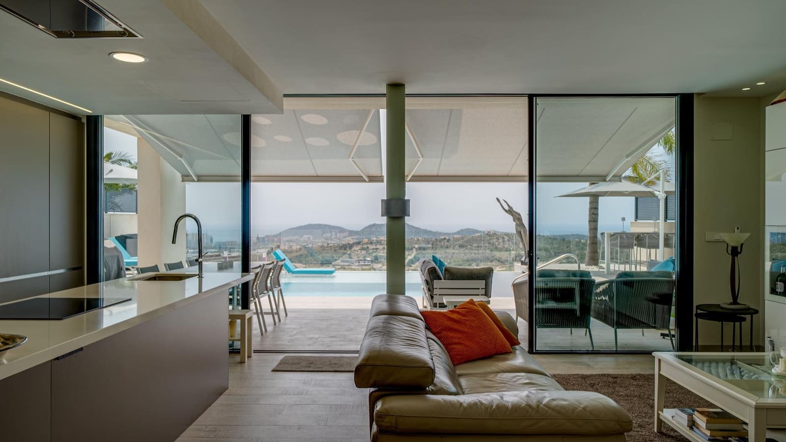 5 bedroom Villa for sale in Finestrat with pool garage - € 895,000 (Ref: 7670876)