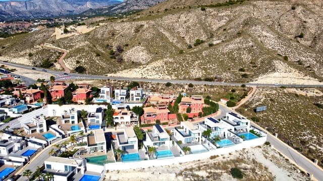 5 bedroom Villa for sale in Finestrat with pool garage - € 895,000 (Ref: 7670876)