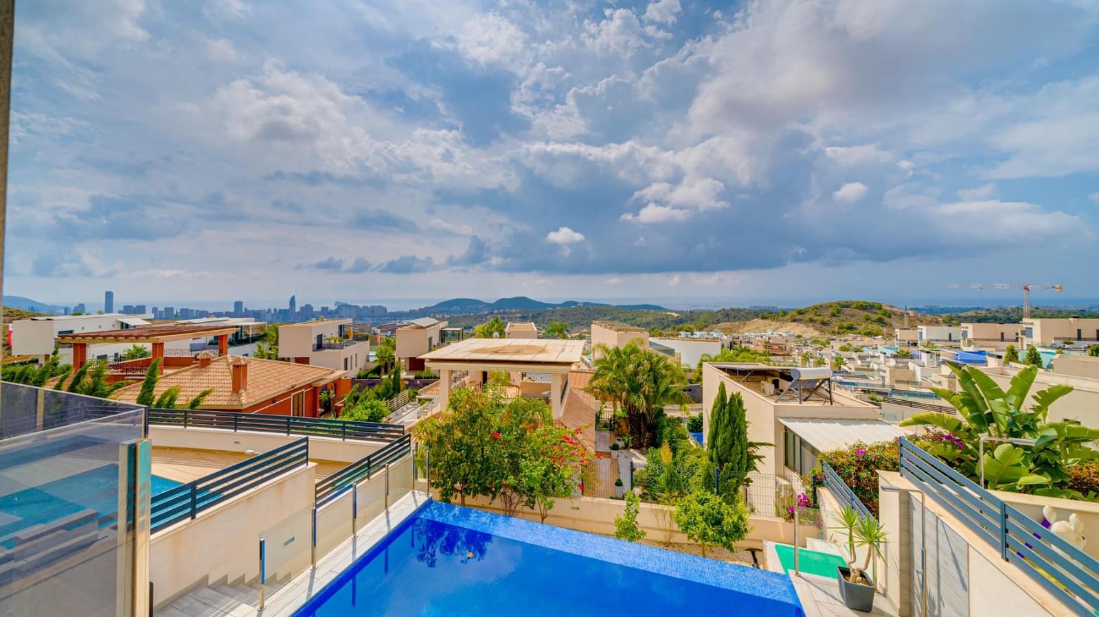 3 bedroom Villa for sale in Finestrat with pool - € 685,000 (Ref: 7776912)