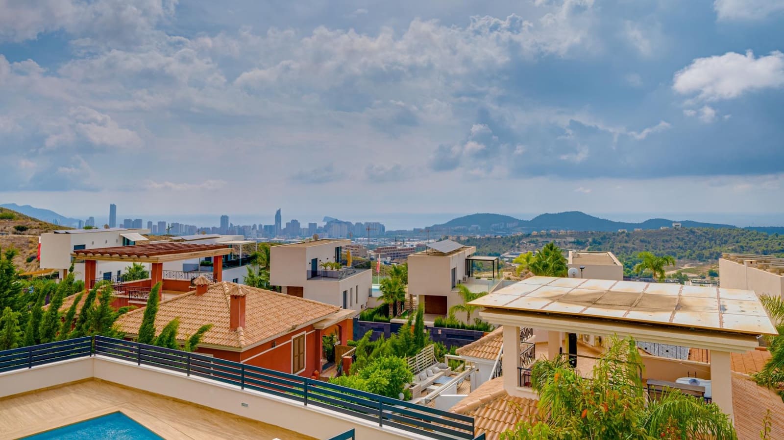 3 bedroom Villa for sale in Finestrat with pool - € 685,000 (Ref: 7776912)