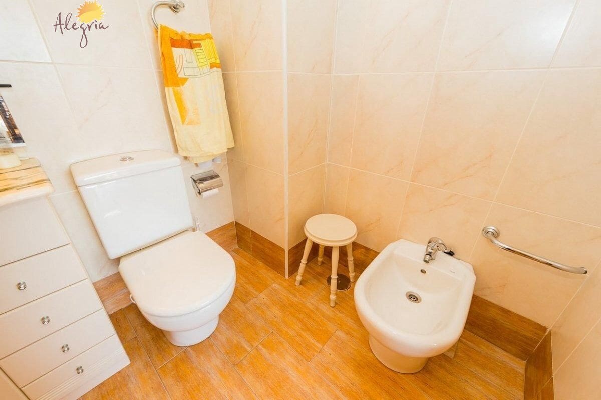 2 soverom Penthouse til salgs i Torrevieja med svømmebasseng - € 465 900 (Ref: 7840034)