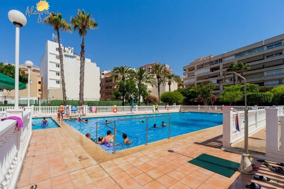 2 soverom Penthouse til salgs i Torrevieja med svømmebasseng - € 465 900 (Ref: 7840034)