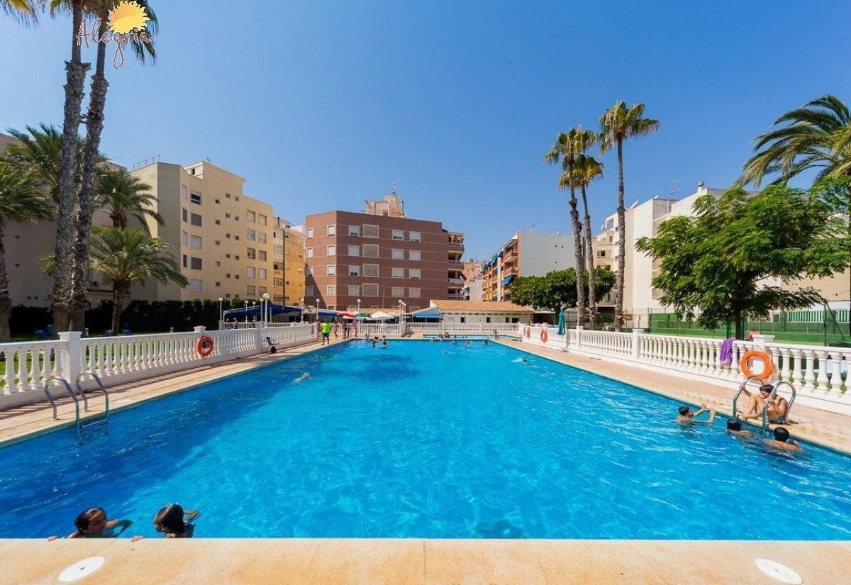 2 soverom Penthouse til salgs i Torrevieja med svømmebasseng - € 465 900 (Ref: 7840034)