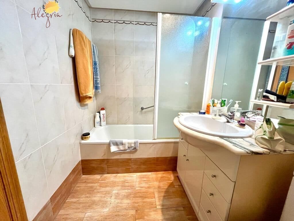 2 makuuhuone Kattohuoneisto myytävänä paikassa Torrevieja mukana uima-altaan - 465 900 € (Ref: 7840034)