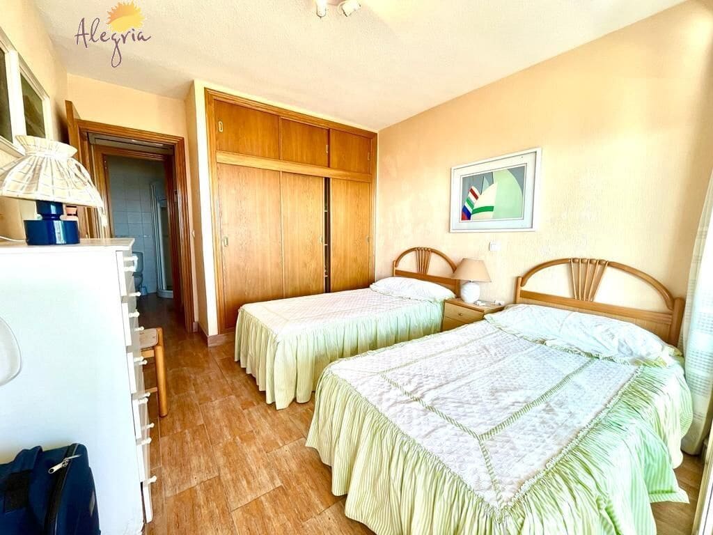 2 makuuhuone Kattohuoneisto myytävänä paikassa Torrevieja mukana uima-altaan - 465 900 € (Ref: 7840034)