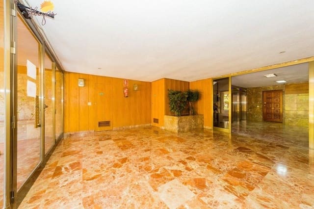 Ático de 2 habitaciones en Playa de los Locos, Torrevieja en venta con piscina - 465.900 € (Ref: 7840034)