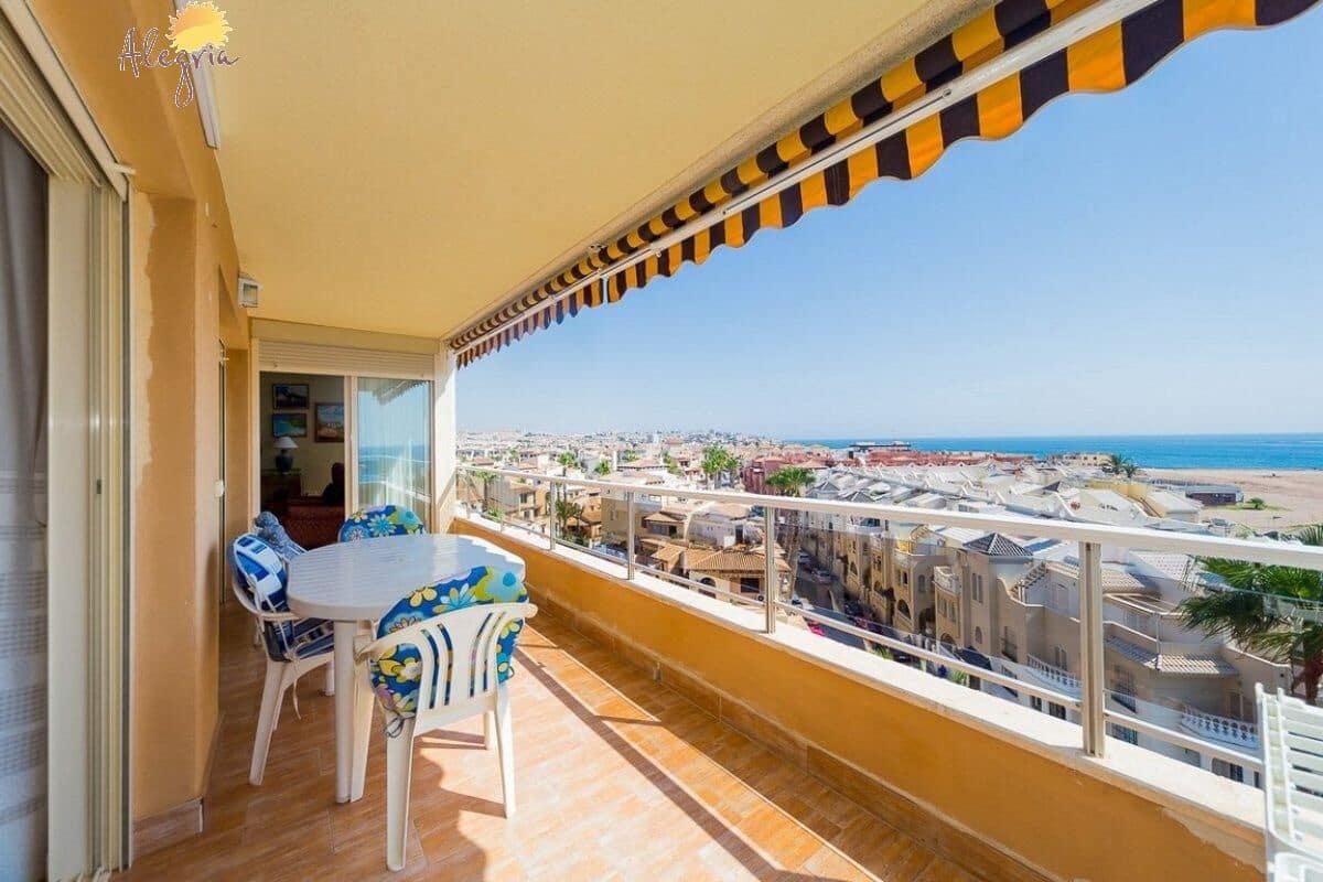 2 makuuhuone Kattohuoneisto myytävänä paikassa Torrevieja mukana uima-altaan - 465 900 € (Ref: 7840034)