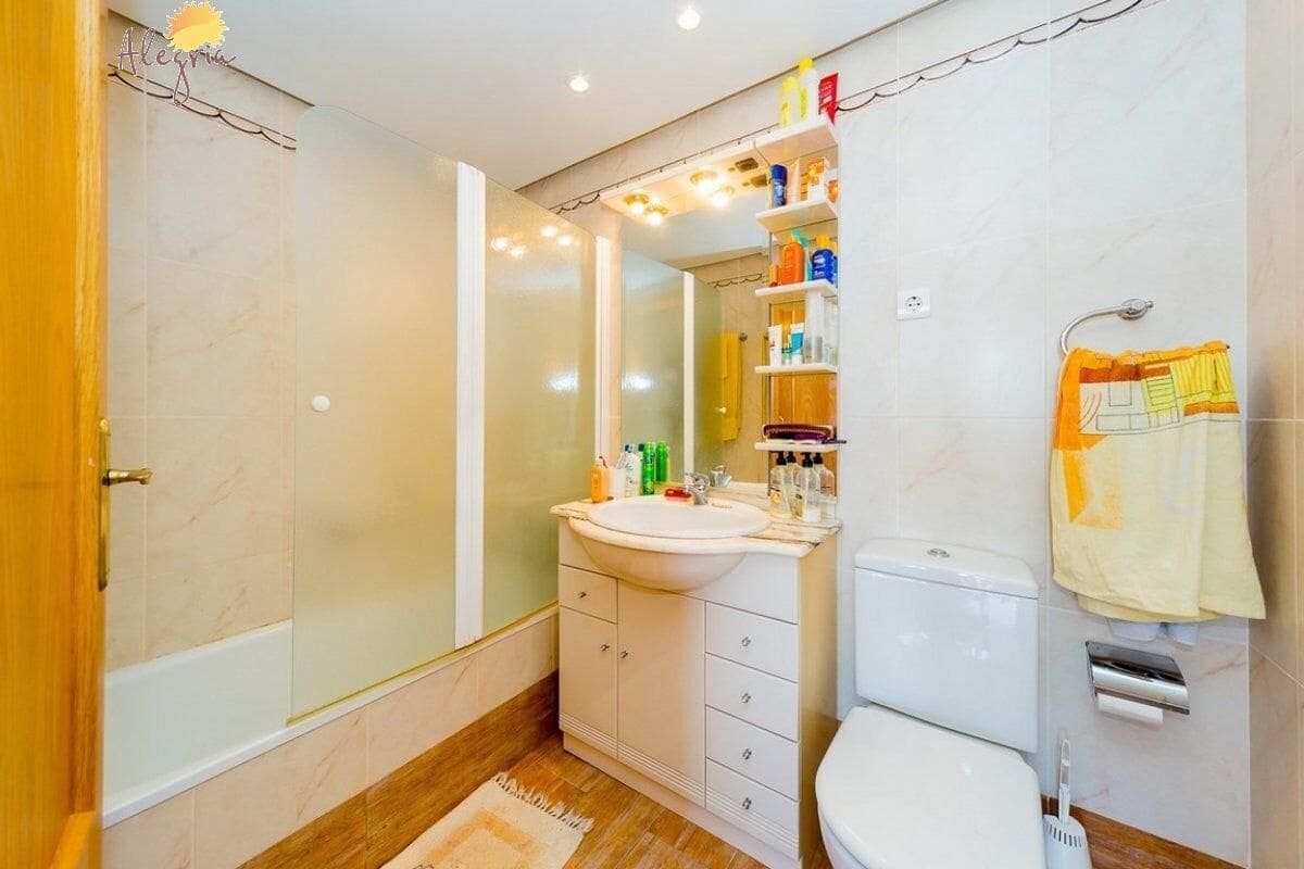 2 makuuhuone Kattohuoneisto myytävänä paikassa Torrevieja mukana uima-altaan - 465 900 € (Ref: 7840034)