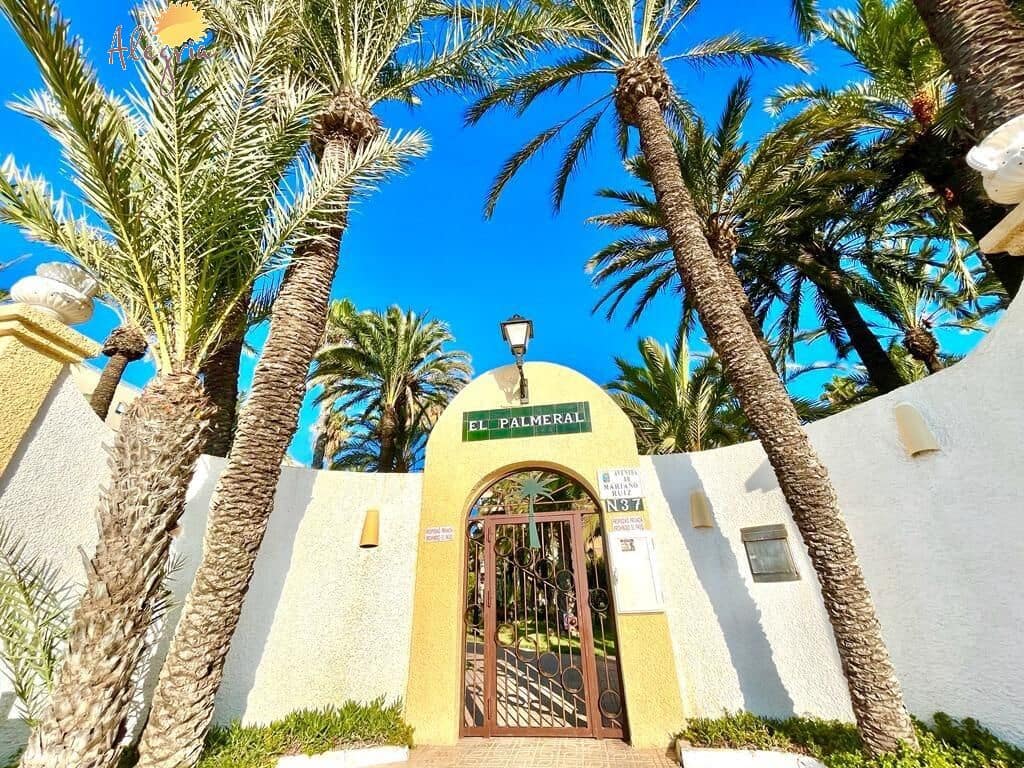 2 makuuhuone Kattohuoneisto myytävänä paikassa Torrevieja mukana uima-altaan - 465 900 € (Ref: 7840034)