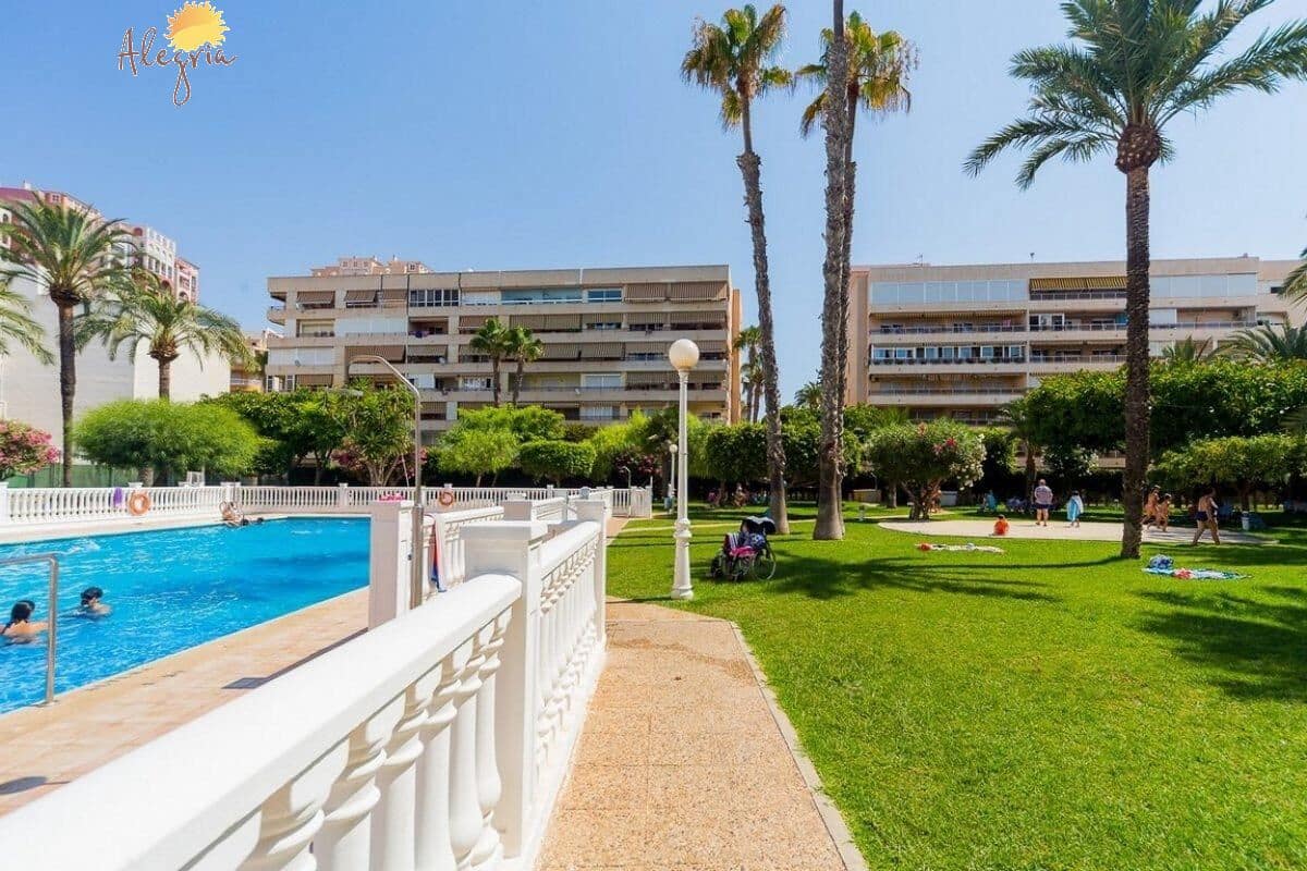 2 makuuhuone Kattohuoneisto myytävänä paikassa Torrevieja mukana uima-altaan - 465 900 € (Ref: 7840034)