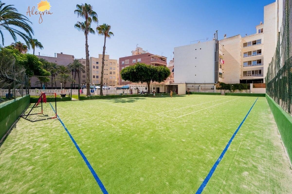 2 makuuhuone Kattohuoneisto myytävänä paikassa Torrevieja mukana uima-altaan - 465 900 € (Ref: 7840034)