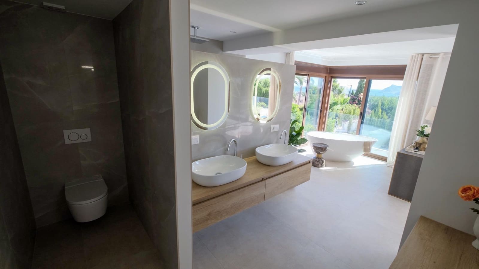 5 bedroom Villa for sale in Altea with pool garage - € 2,250,000 (Ref: 7854856)