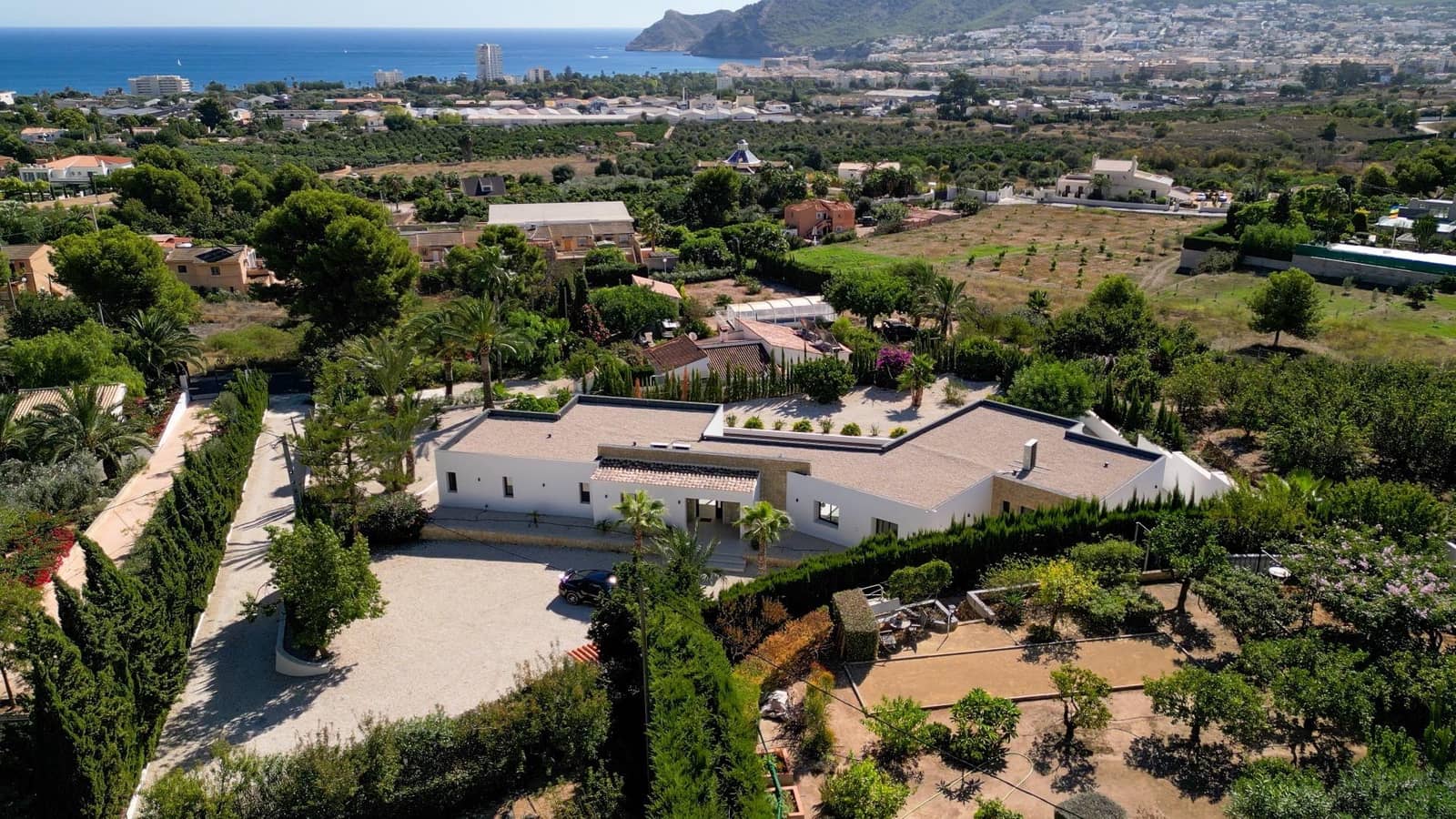 5 bedroom Villa for sale in Altea with pool garage - € 2,250,000 (Ref: 7854856)